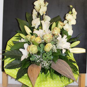 Das Blümchen - Blumen und Mehr: Blumen, Topfpflanzen, Geschenkartikel, Duftkerzen, Raumdüfte, dekorierte Blumenstöcke: Bouquet mit Rosen und Orchideen in weiß