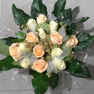 Das Blümchen - Blumen und Mehr: Blumen, Topfpflanzen, Geschenkartikel, Duftkerzen, Raumdüfte, dekorierte Blumenstöcke: Hochzeits-Floristik Rosen Bouquet