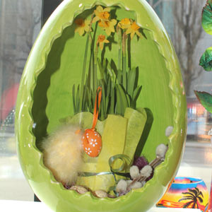 Das Blümchen - Blumen und Mehr: Blumen, Topfpflanzen, Geschenkartikel, Duftkerzen, Raumdüfte, dekorierte Blumenstöcke: Ostern Ei aus Porzellan mit Blume und Küken